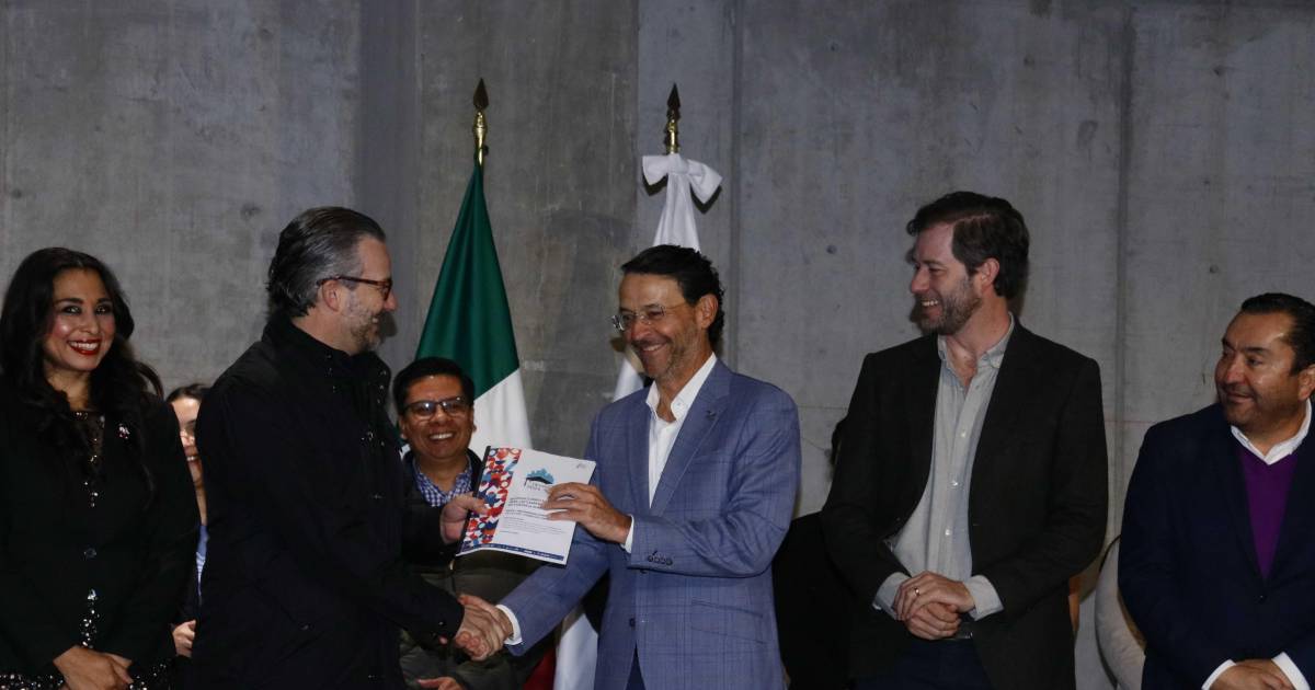 Consejo de Vinculación Universidad-Empresa, entrega investigación sobre revisión curricular de las carreras del futuro