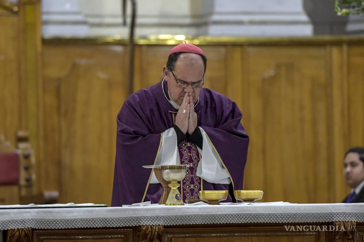 Llama Obispo de Saltillo a combatir la soledad navideña y ‘estar al pendiente’