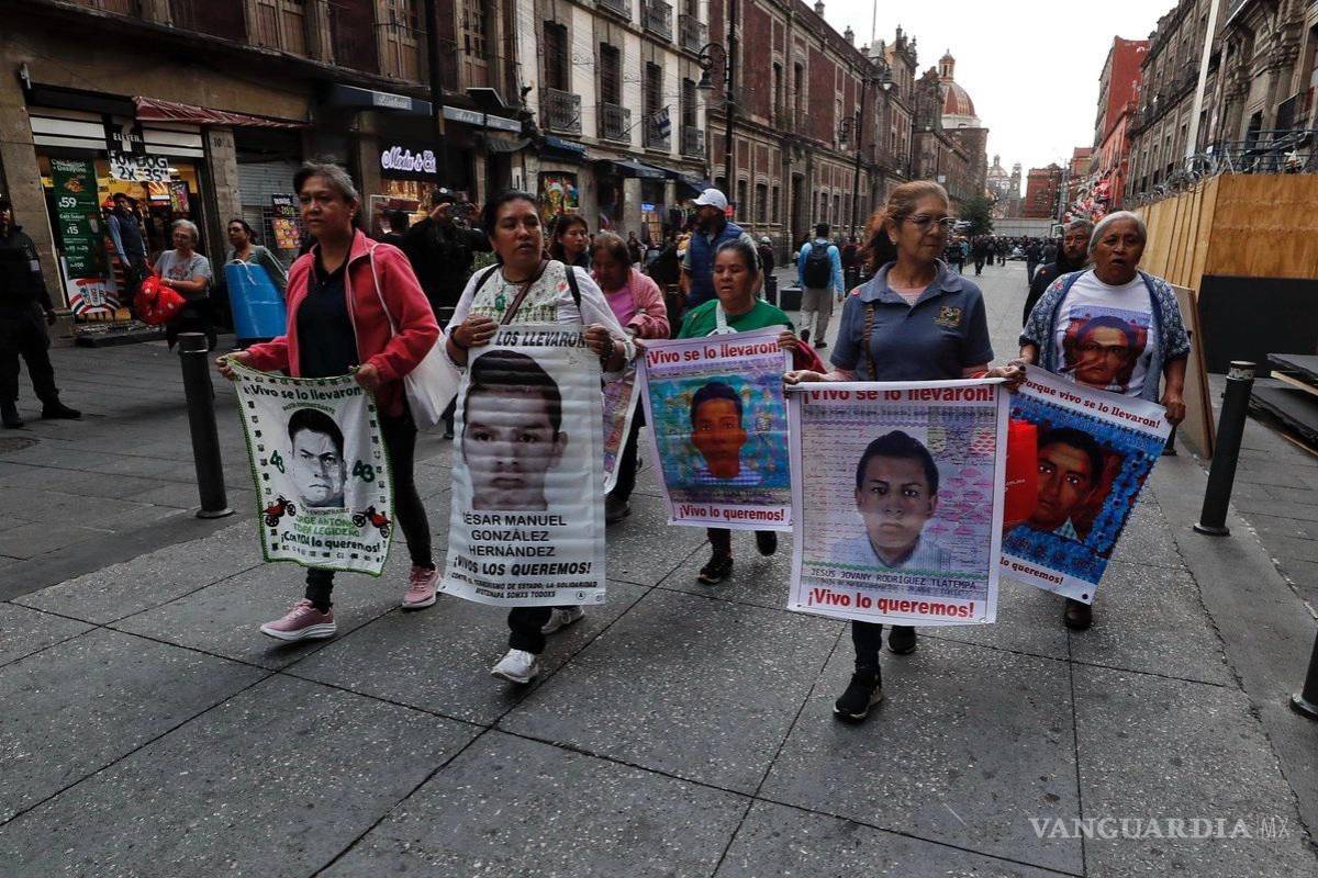 A 11 años de la desaparición, familias de los 43 vuelven a marchar al Tepeyac