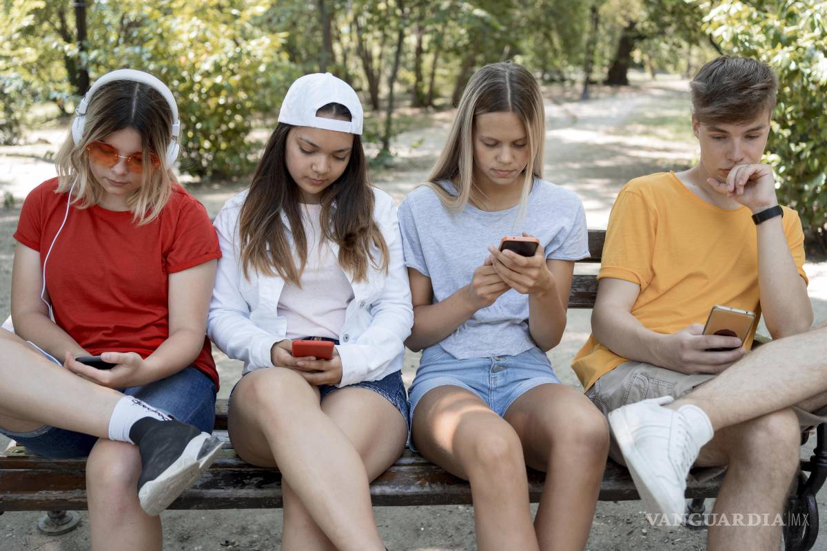 $!Los móviles y tabletas están moldeando una generación atrapada en la hiperestimulación, adicción y privación crónica del sueño.