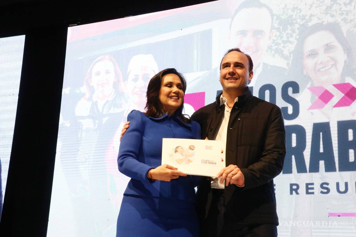 $!El gobernador y la presidenta del DIF durante la presentación de resultados.