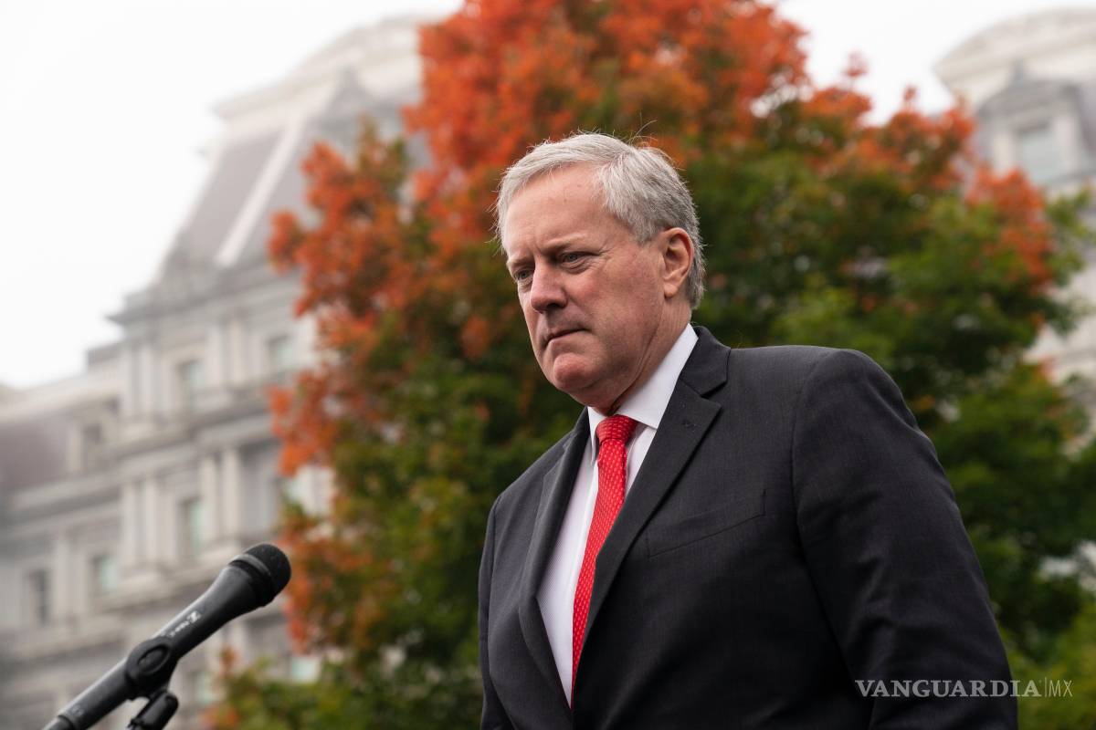 $!El jefe de gabinete de la Casa Blanca, Mark Meadows, habla con los periodistas en la Casa Blanca, el 21 de octubre de 2020, en Washington.