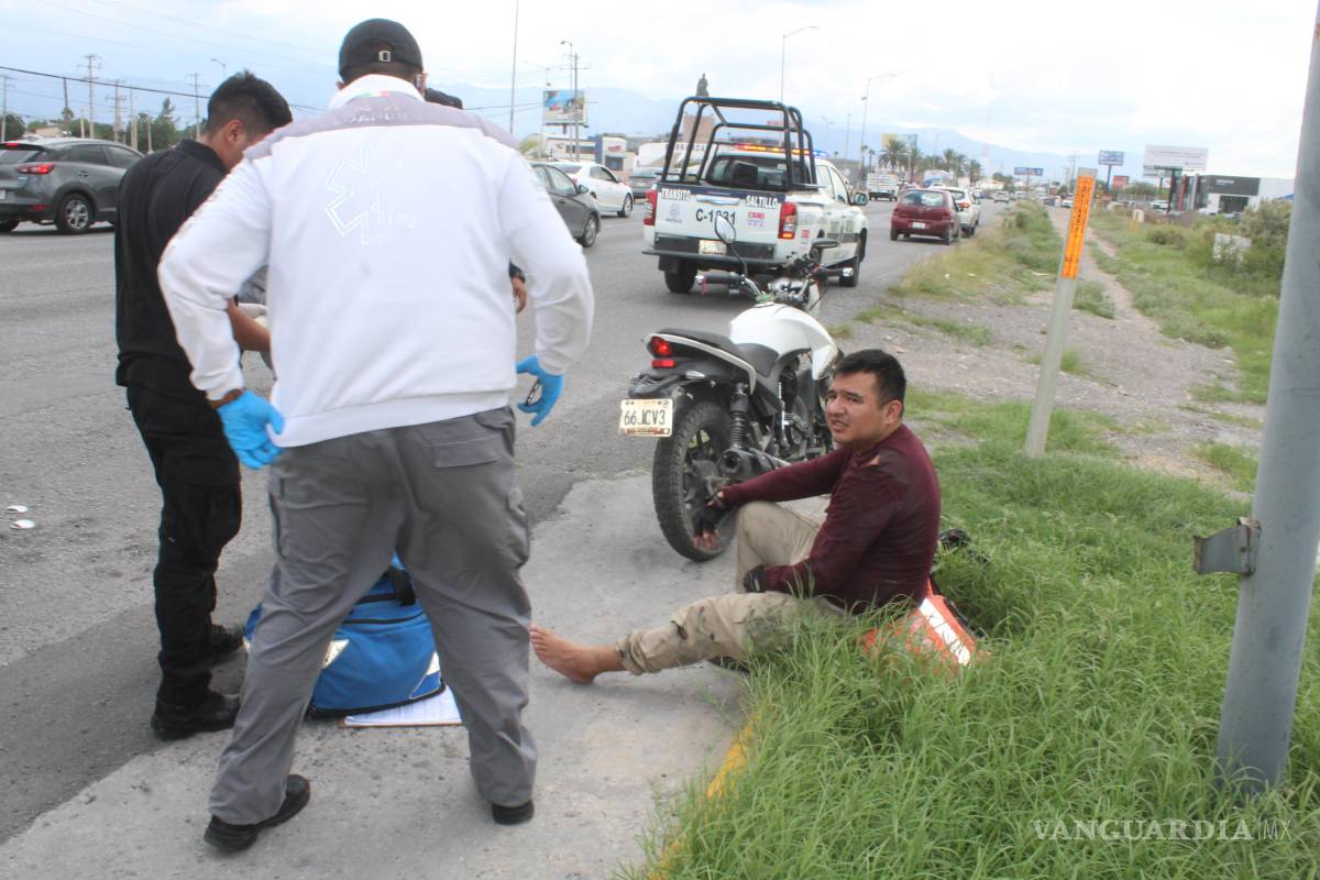 Repartidor sufre aparatosa caída en la glorieta Venustiano Carranza, en Saltillo