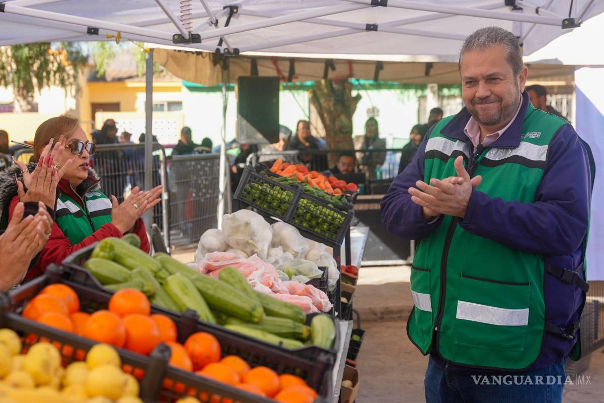 $!El Alcalde destacó que se implementaron mejoras logísticas como turnos numerados y cajas rápidas para agilizar la atención.