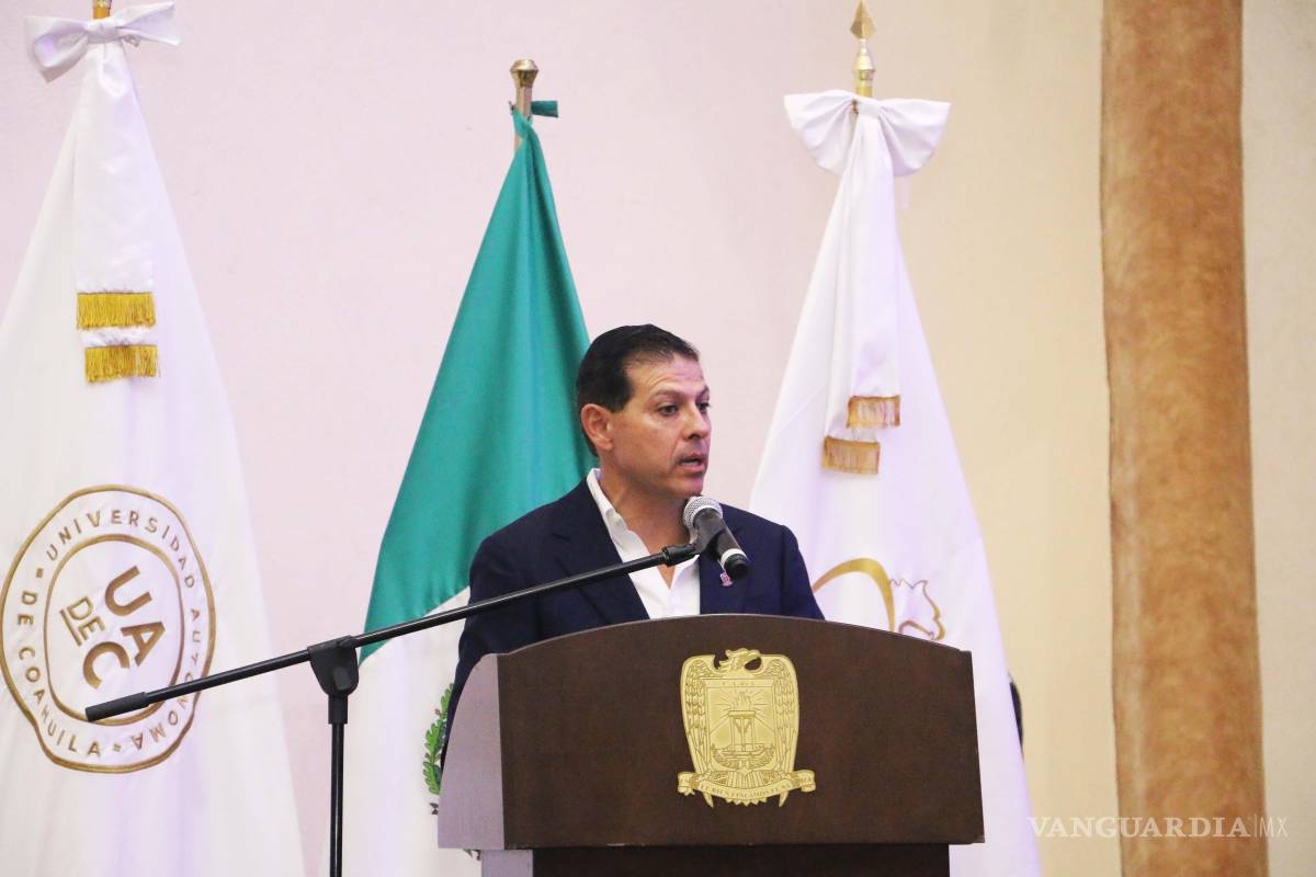 $!El rector Octavio Pimentel reconoció el liderazgo, compromiso y labor académica de la directora, reafirmando el respaldo institucional a su gestión.