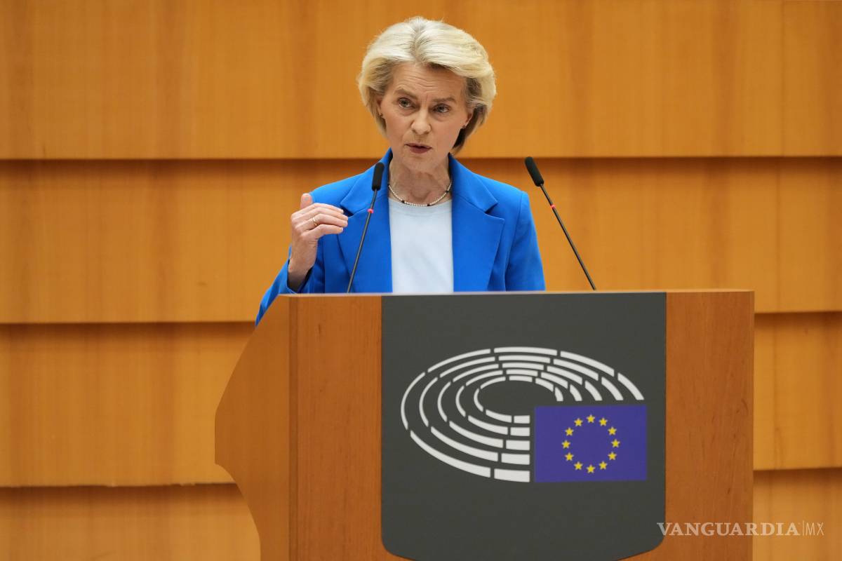 $!La presidenta de la Comisión Europea, Ursula von der Leyen, da un discurso en el pleno del Parlamento Europeo en Bruselas, Bélgica.