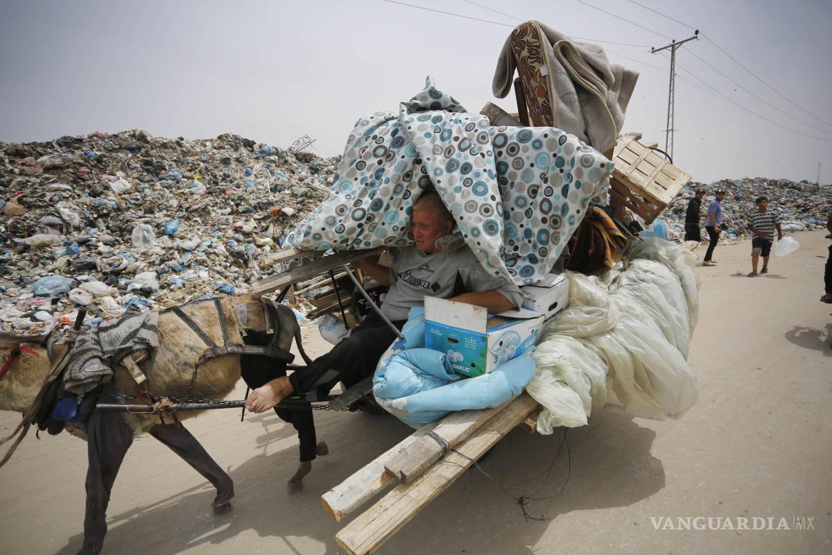 $!Las familias se enfrentan al miedo, al hambre, la deshidratación, la muerte, y a la pérdida, sin apenas acceso a alimentos, agua potable, medicinas y refugio.