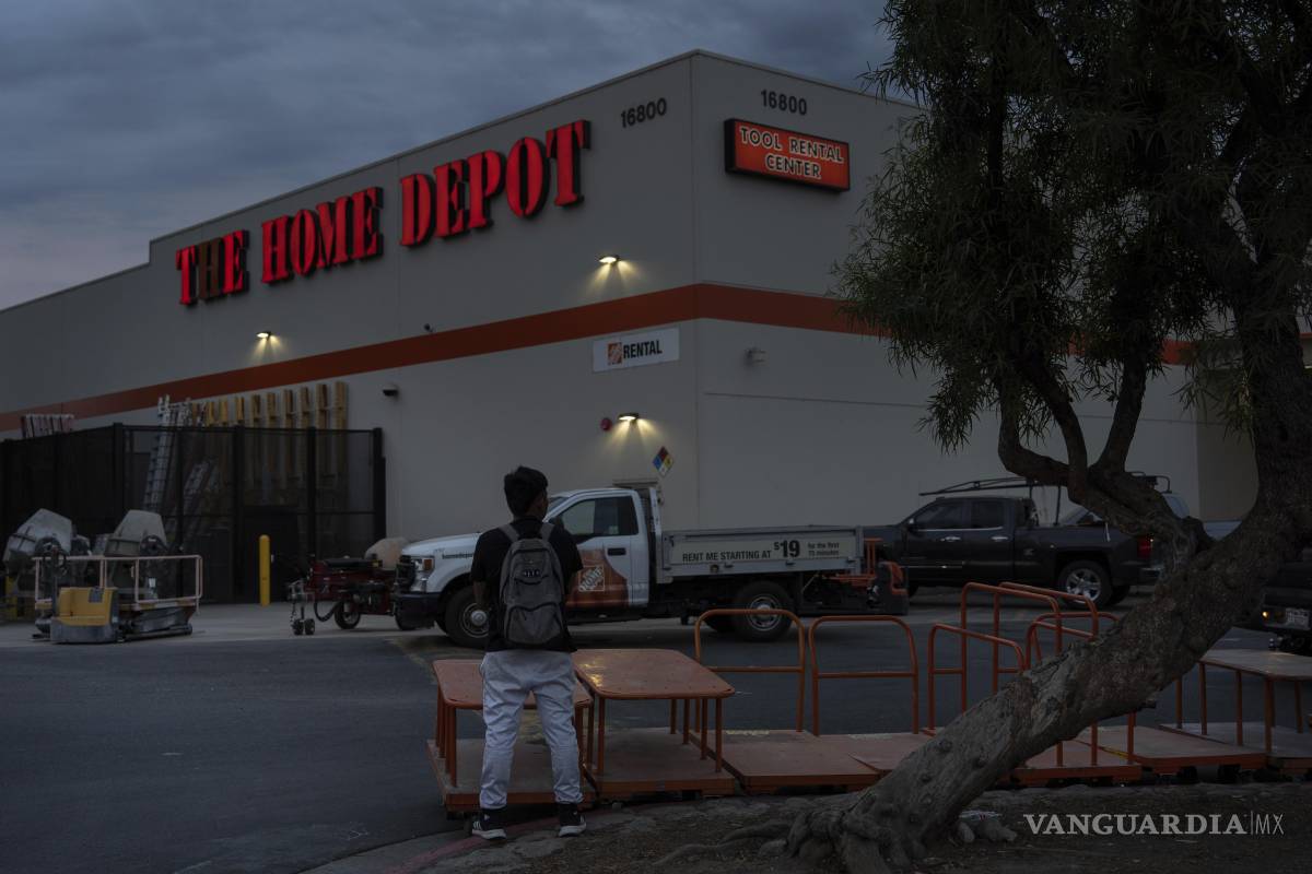 Patrullas y redadas en Home Depot. Así es la lucha de los jornaleros en Los Ángeles