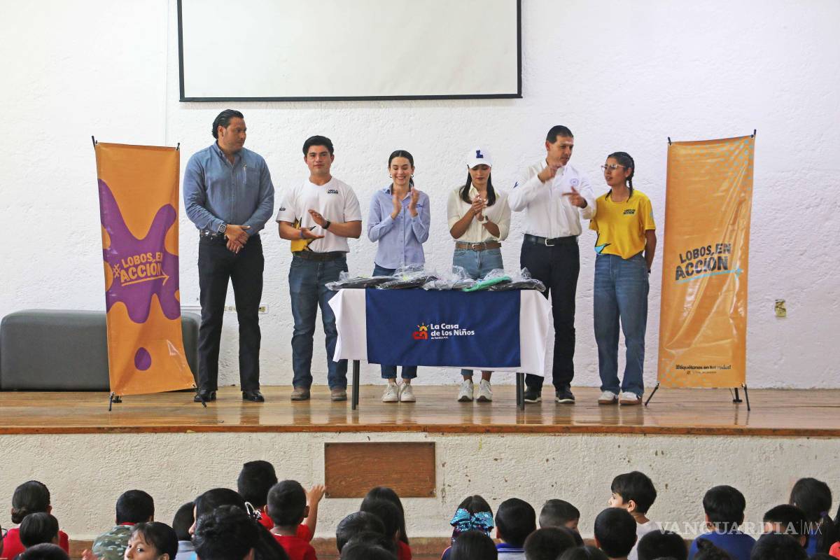UAdeC entrega 200 mochilas a La Casa de los Niños