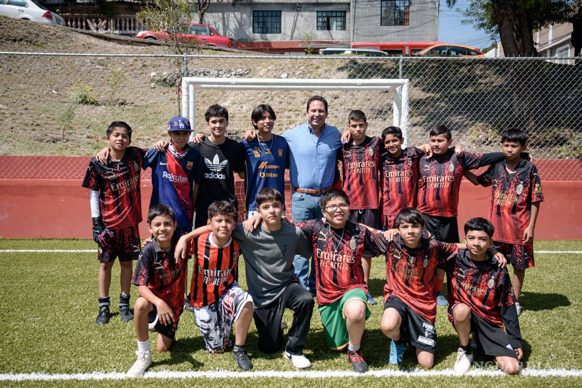 Niñas y niños conviven con Saltillo Soccer en canchas rehabilitadas por el programa ‘Activa tu Parque’