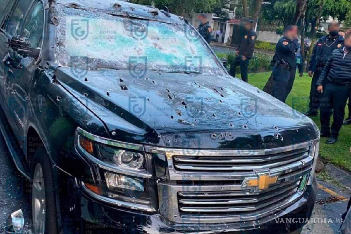 $!Así quedó la camioneta por los disparos con arma de grueso calibre en la que viajaba Omar García Harfuch tras el atentado en su contra en 2020.