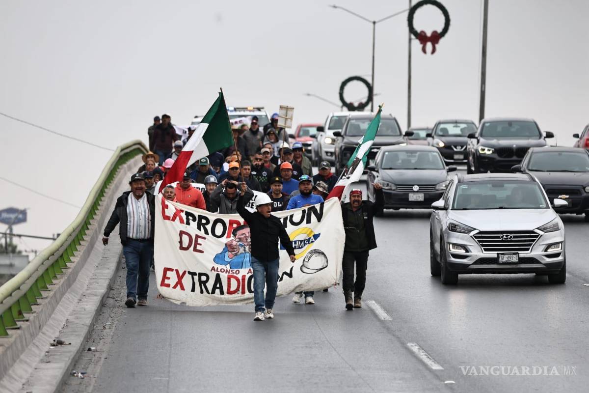 Llegan a Saltillo exobreros de AHMSA, exigen liquidaciones; denuncian retraso intencional y venta de activos