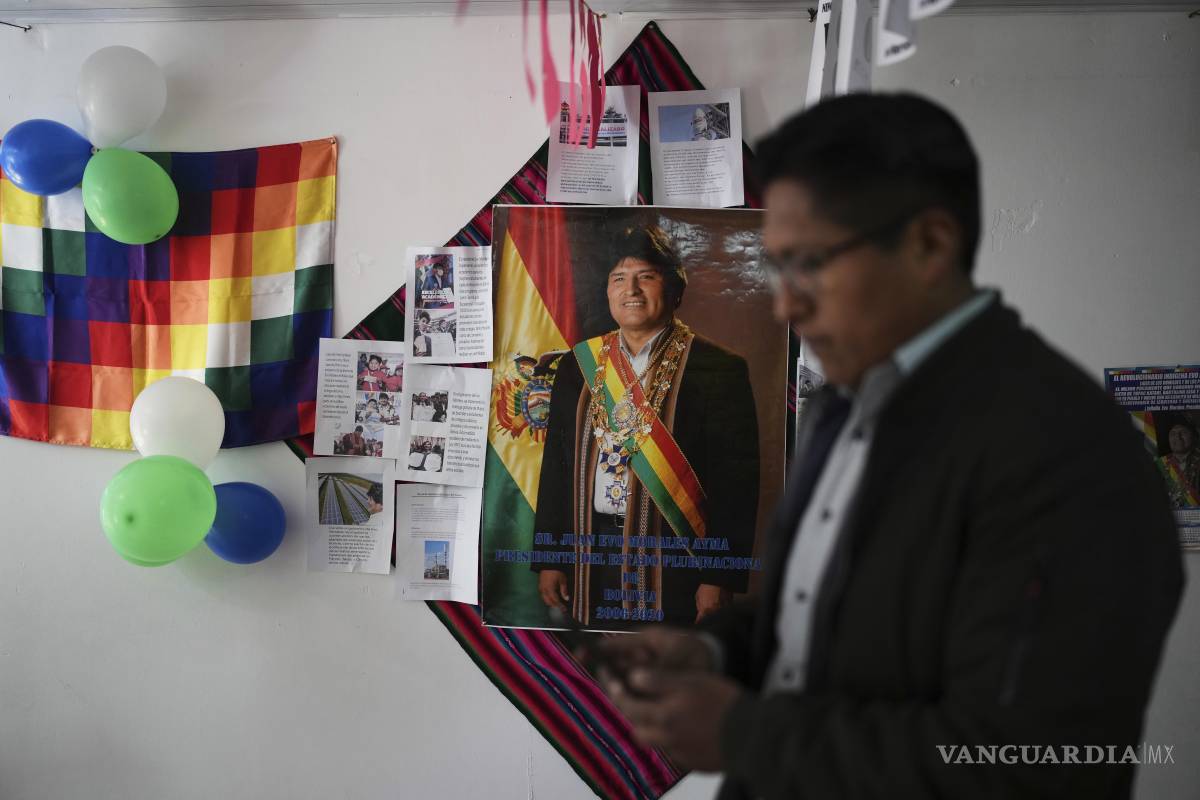 $!Guido Ramírez, partidario Evo Morales, en un centro de campaña para los partidarios del del expresidente que están a favor del voto nulo en El Alto, Bolivia.