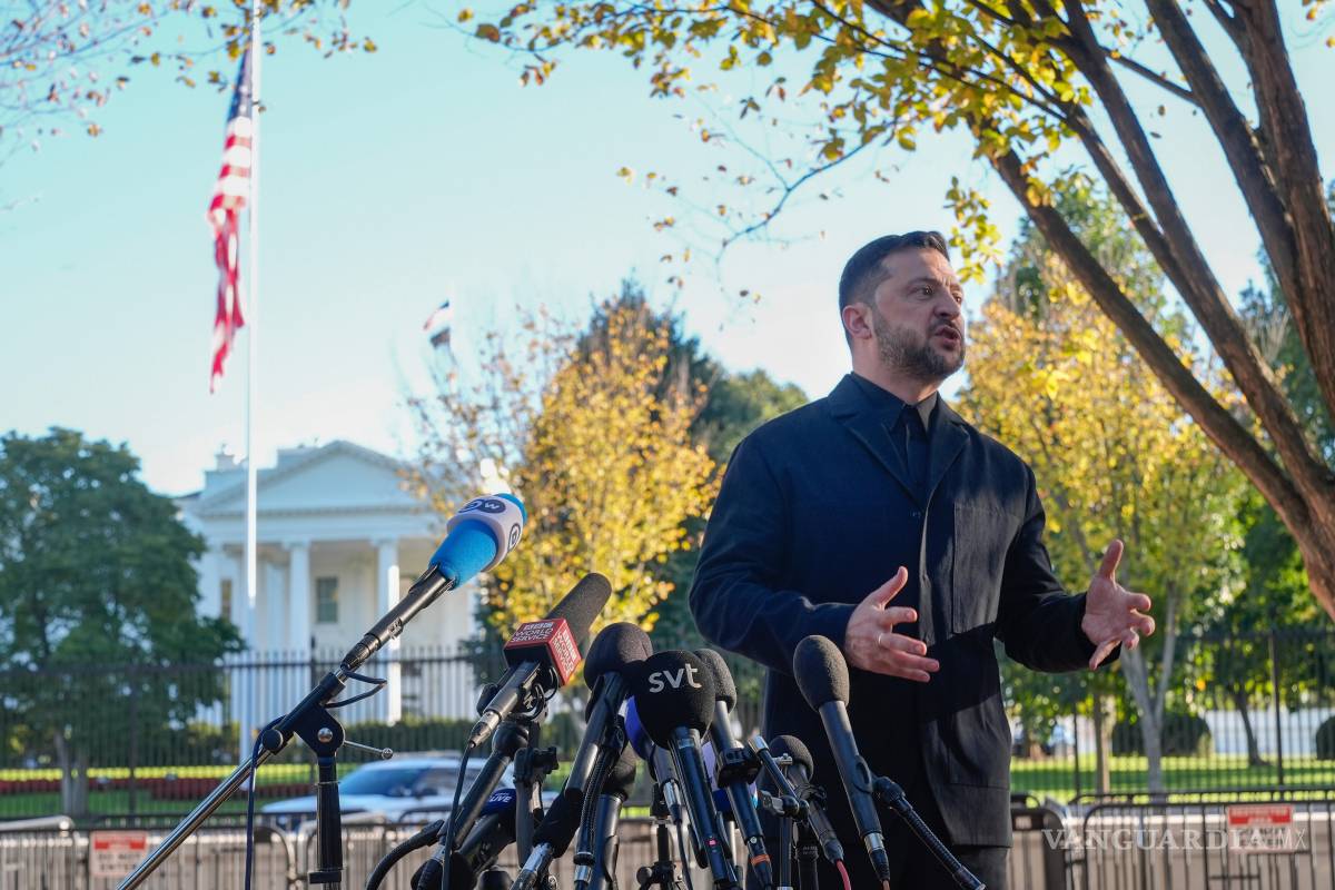 $!El presidente de Ucrania, Volodímir Zelenski habla con periodistas en el Parque Lafayette, luego de una reunión con el presidente Donald Trump en Washington.