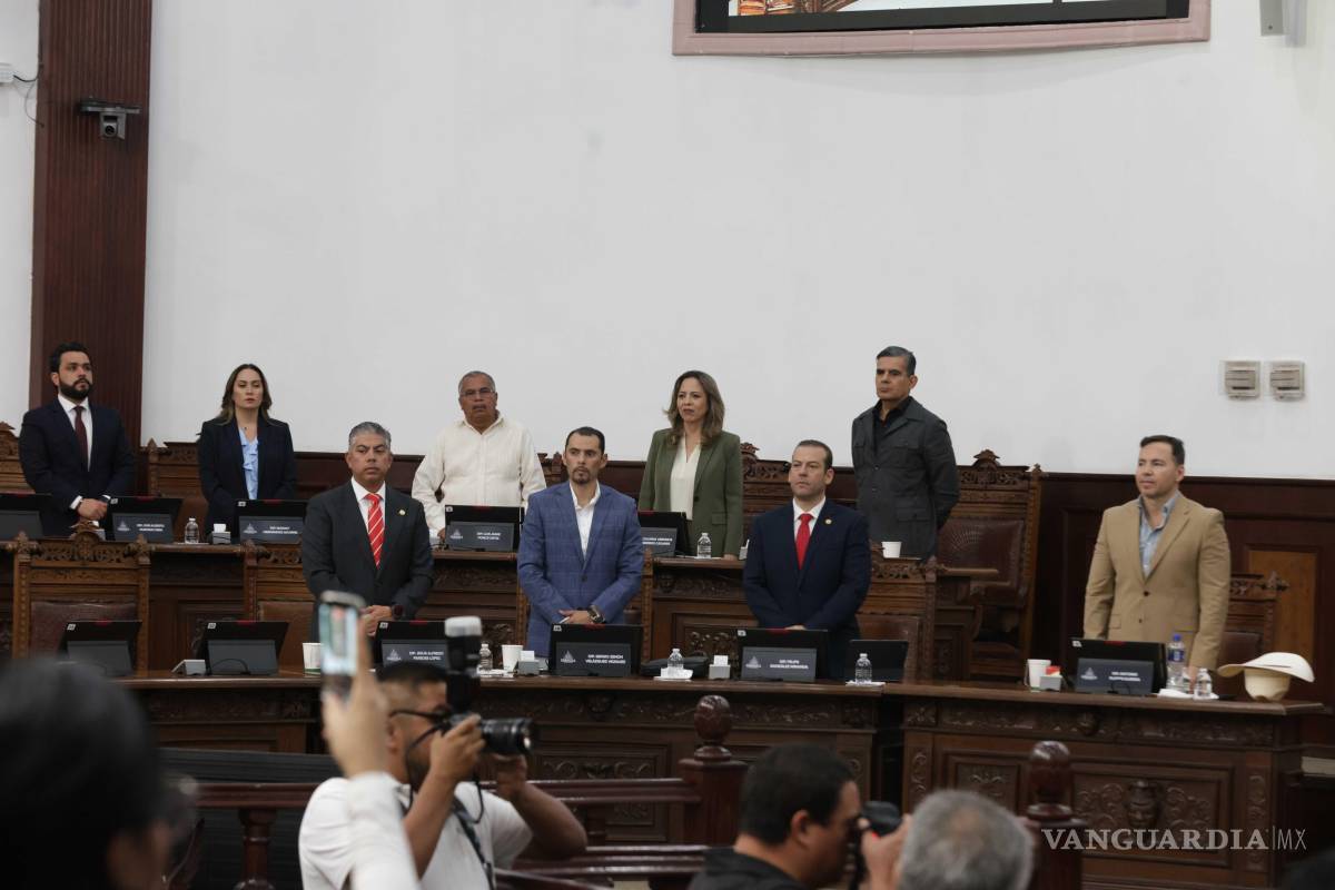 Congreso de Coahuila rinde minuto de silencio por el fallecimiento de Alberto Leyva
