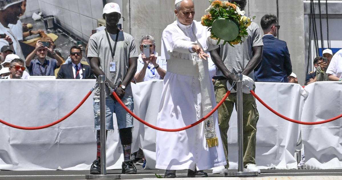 En su visita al conocido como el “muelle de la vergüenza” en Canarias, el papa critica indiferencia hacia migrantes