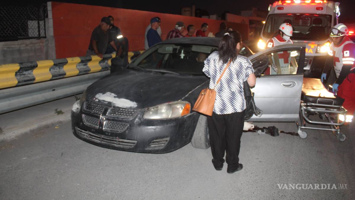 Atropellan a sujeto mientras empujaba su carro descompuesto, en Saltillo
