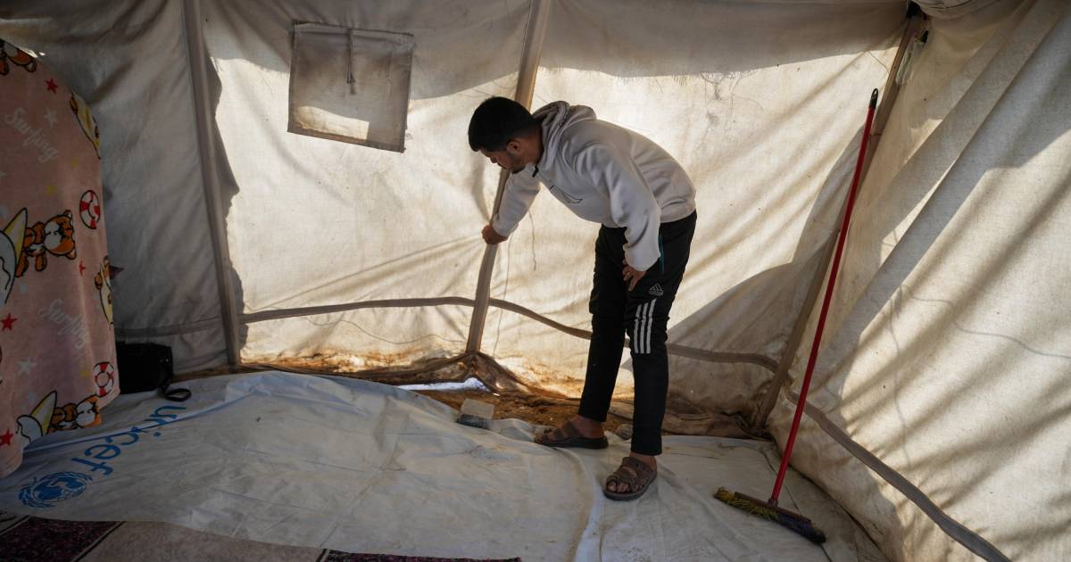 Primeras lluvias invernales azotan Gaza, destruyendo los refugios improvisados