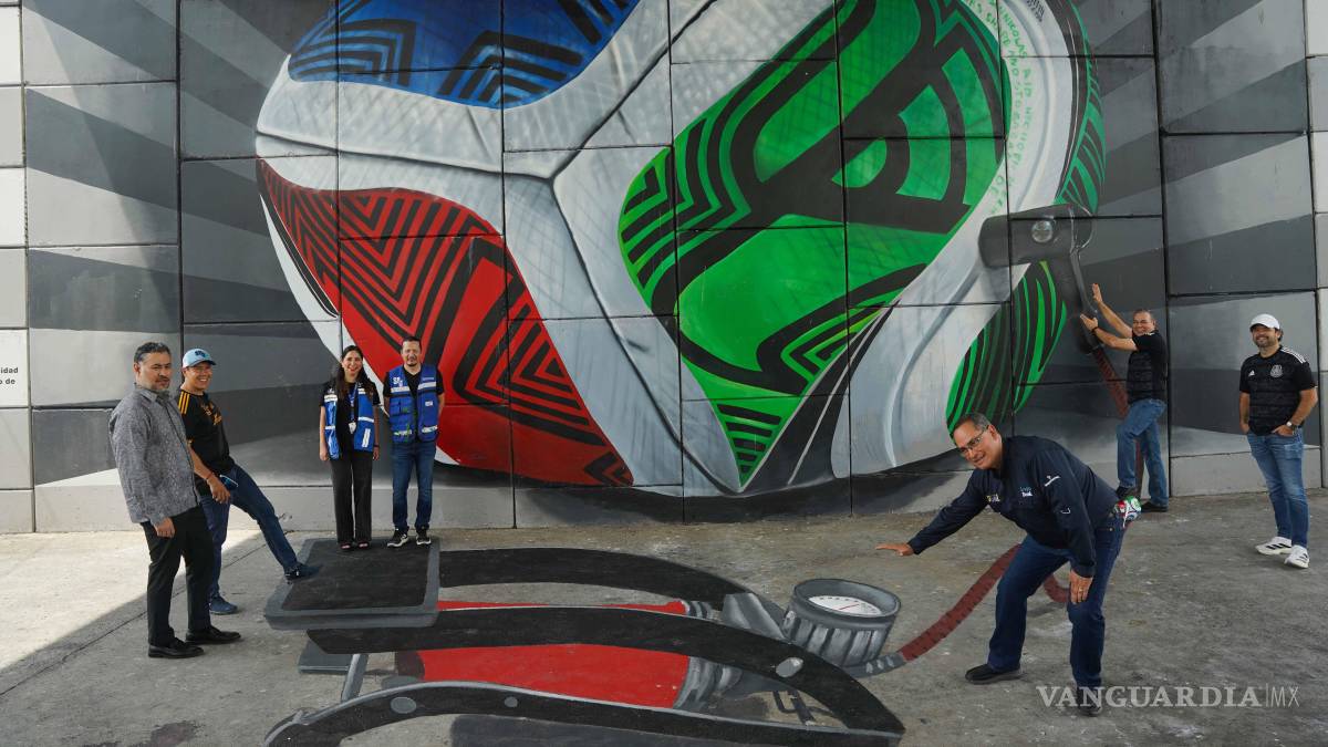 Ya se siente la fiebre del fútbol; inaugura San Nicolás mural “Infla tu balón”