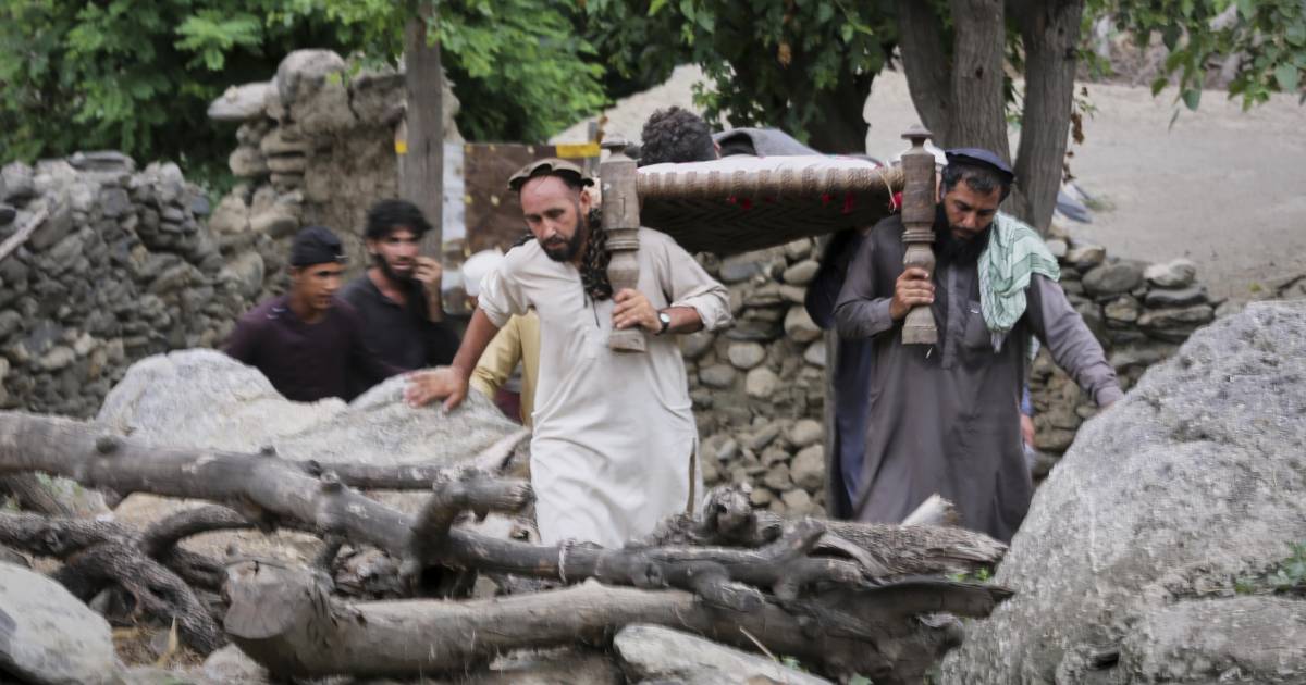 Más de mil 400 personas murieron tras sismo en Afganistán; rescatistas buscan sobrevivientes