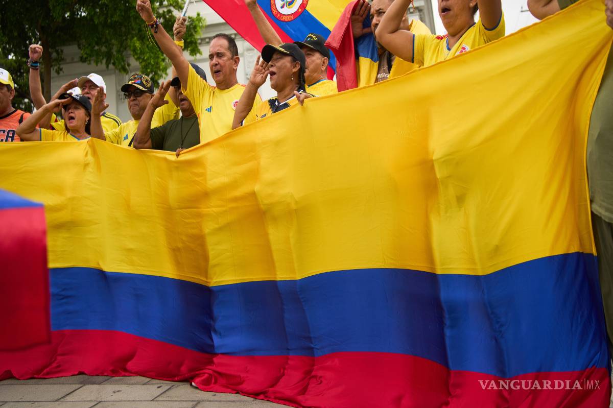 $!Simpatizantes del candidato presidencial Abelardo de la Espriella, del movimiento Defensores de la Patria, durante una concentración end Barranquilla, Colombia.