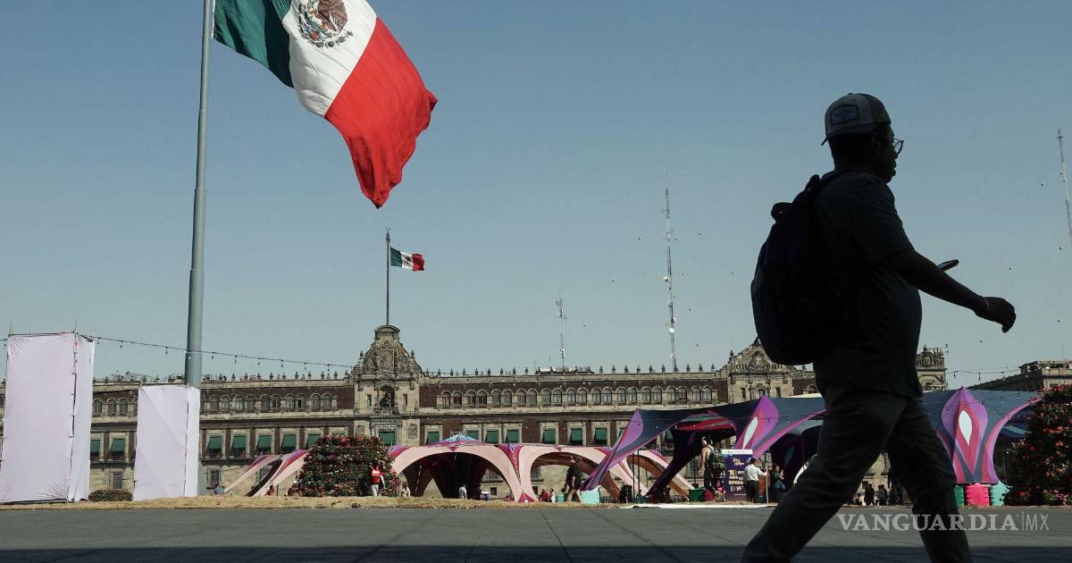 Águila en campo tricolor
