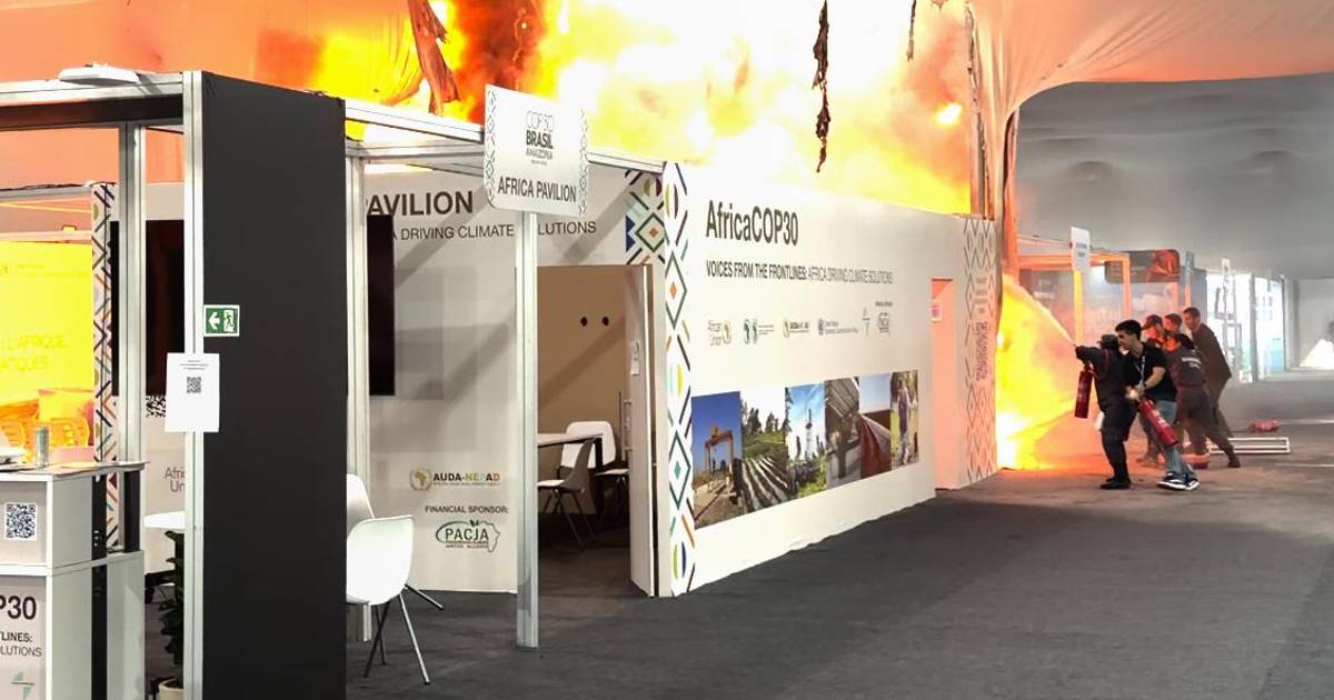 Debido a un incendio que deja 13 personas afectadas se desaloja un edificio que es usado para COP30