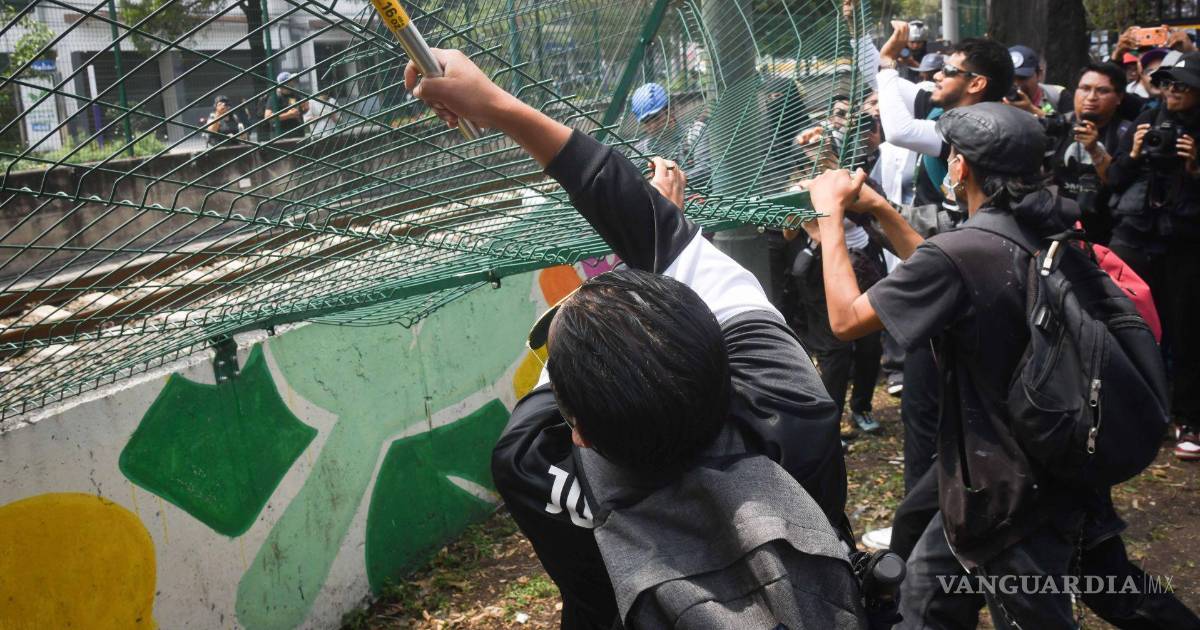 Tren Ligero de la Ciudad de México suspendido por obstrucciones en las vías