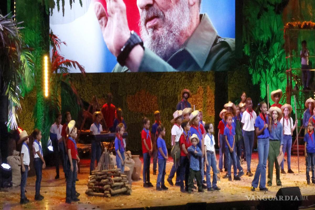 $!Presentación de la compañía infantil cubana La Colmenita durante la conmemoración del centenario del natalicio de Fidel Castro en La Habana, Cuba.