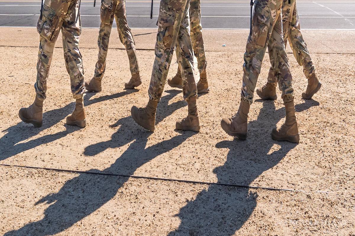 $!Soldados de la Guardia Nacional de Virginia Occidental patrullan el Mall cerca del Capitolio en Washington, el 26 de agosto de 2025.