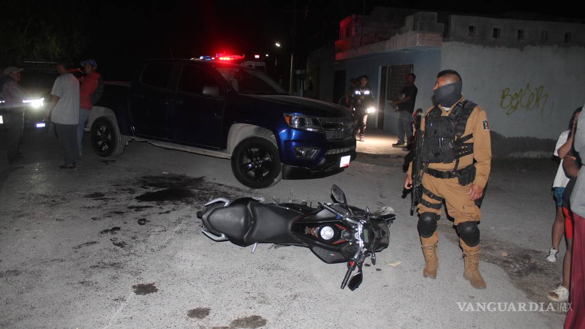 Conductor embiste y deja herido a menor motociclista, en Saltillo