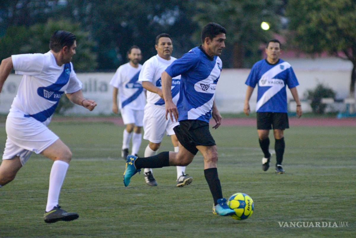 $!Como todo un 'crack', Sinha es la gran figura en su juego de homenaje en Saltillo