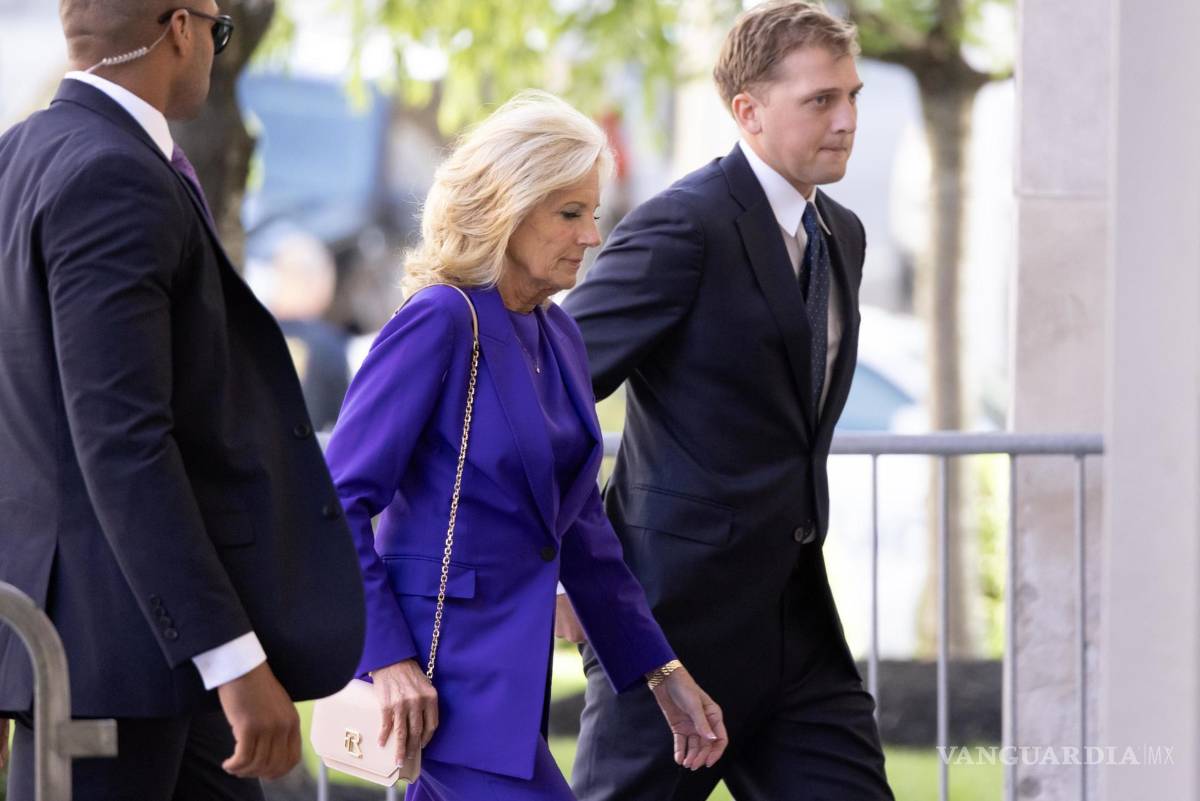 $!La Primera Dama de los Estados Unidos, Jill Biden, llega para asistir al primer día del juicio federal en el Tribunal Federal de Distrito en Wilmington, Delaware.