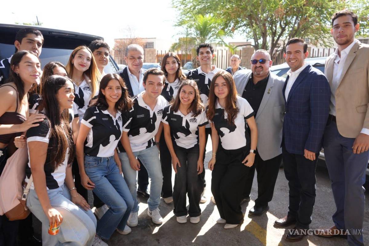 $!Estudiantes del Instituto Tecnológico de La Laguna participaron en el encuentro con el legislador.