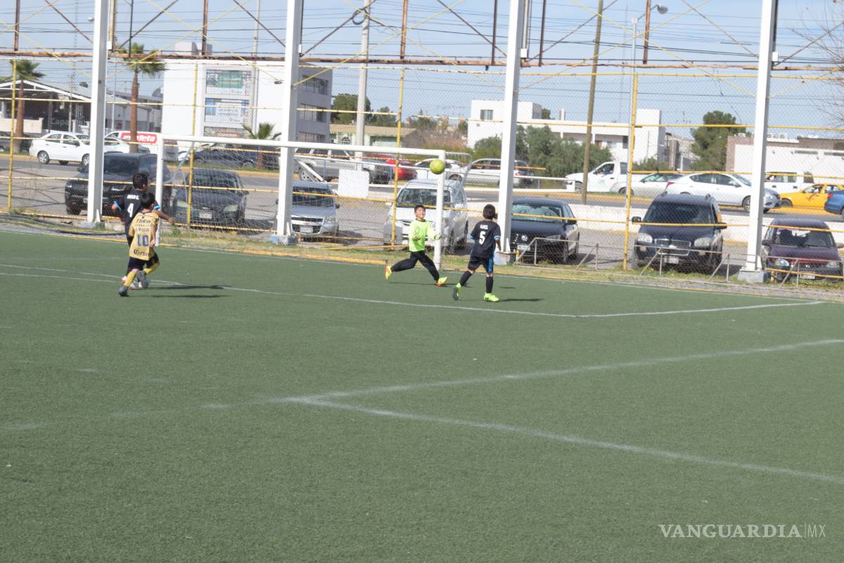 $!Colegio San José le da la vuelta a Pumas Saltillo y sacan una importante victoria en la Copa Navideña Rayados Saltillo