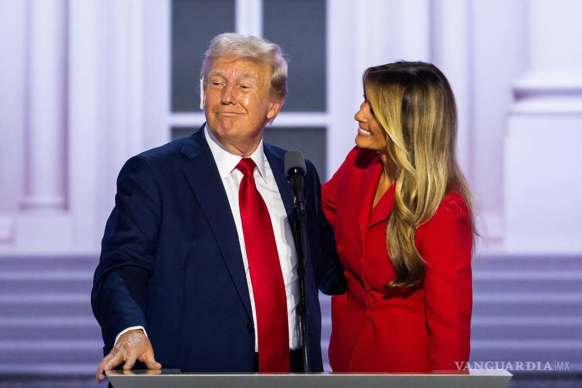$!El candidato presidencial republicano y expresidente Donald Trump y la exprimera dama Melania Trump, celebran en el último día de la RNC en Milwaukee.