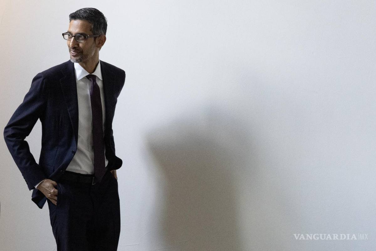 $!El director ejecutivo de Alphabet Inc. y Google, Sundar Pichai, después de asistir al foro bipartidista sobre conocimientos de inteligencia artificial en el Capitolio.