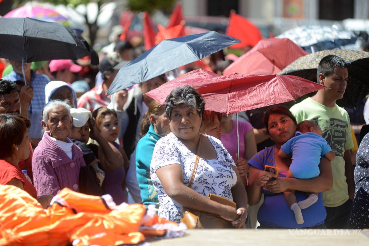 $!¡Lo cumplen! Antorcha Campesina va a plantón en Palacio de Gobierno de Coahuila