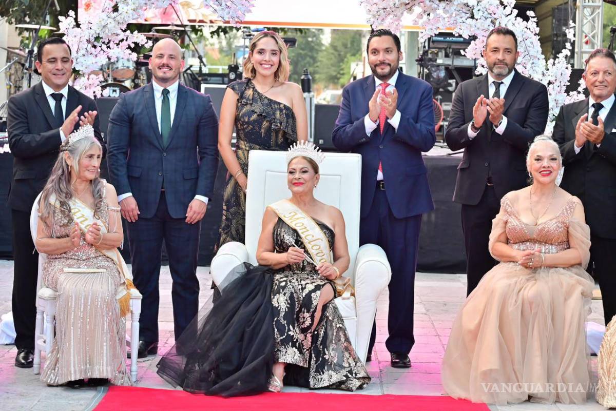 $!Rosa María Leos Pompa recibió la corona como Reina del Adulto Mayor DIF Monclova 2026-2027, acompañada por autoridades municipales y embajadoras de la Región Centro-Desierto.