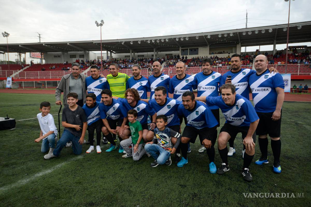 $!Como todo un 'crack', Sinha es la gran figura en su juego de homenaje en Saltillo