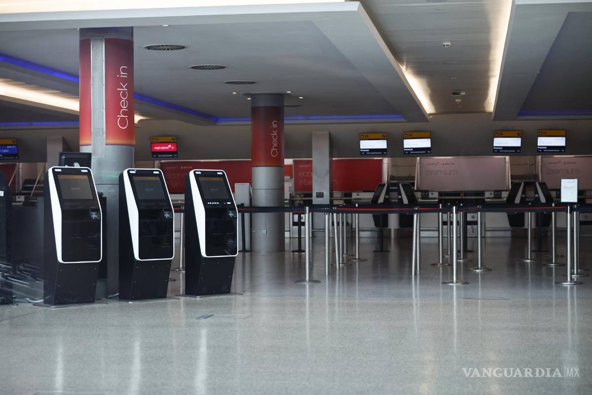 $!Una sala de facturación vacía en el Aeropuerto de Heathrow en Londres, Gran Bretaña. El Aeropuerto anunció que estaría cerrado todo el día.