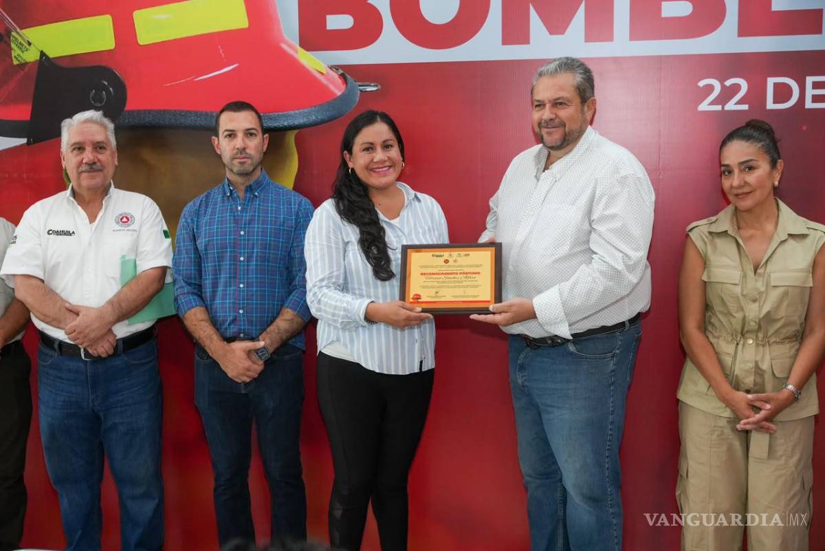 $!Durante la ceremonia se rindió homenaje póstumo a tres integrantes de la corporación por su legado de servicio a la comunidad.