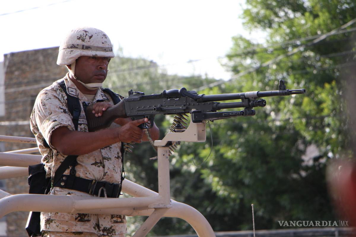 $!Miles presencian desfile militar en Piedras Negras, Coahuila