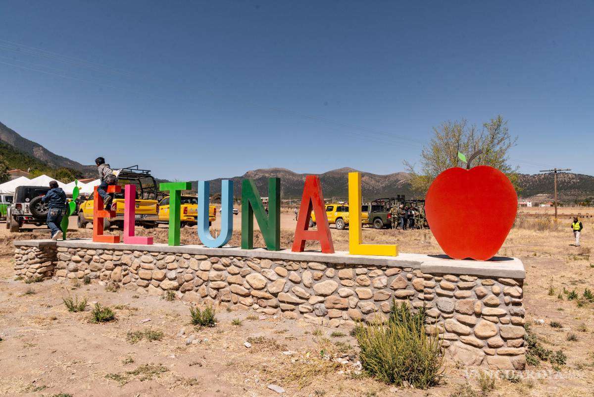 $!En el Tunal los brigadistas y helicópteros continúan trabajando intensamente para contener el incendio que ha consumido 71 hectáreas de vegetación.