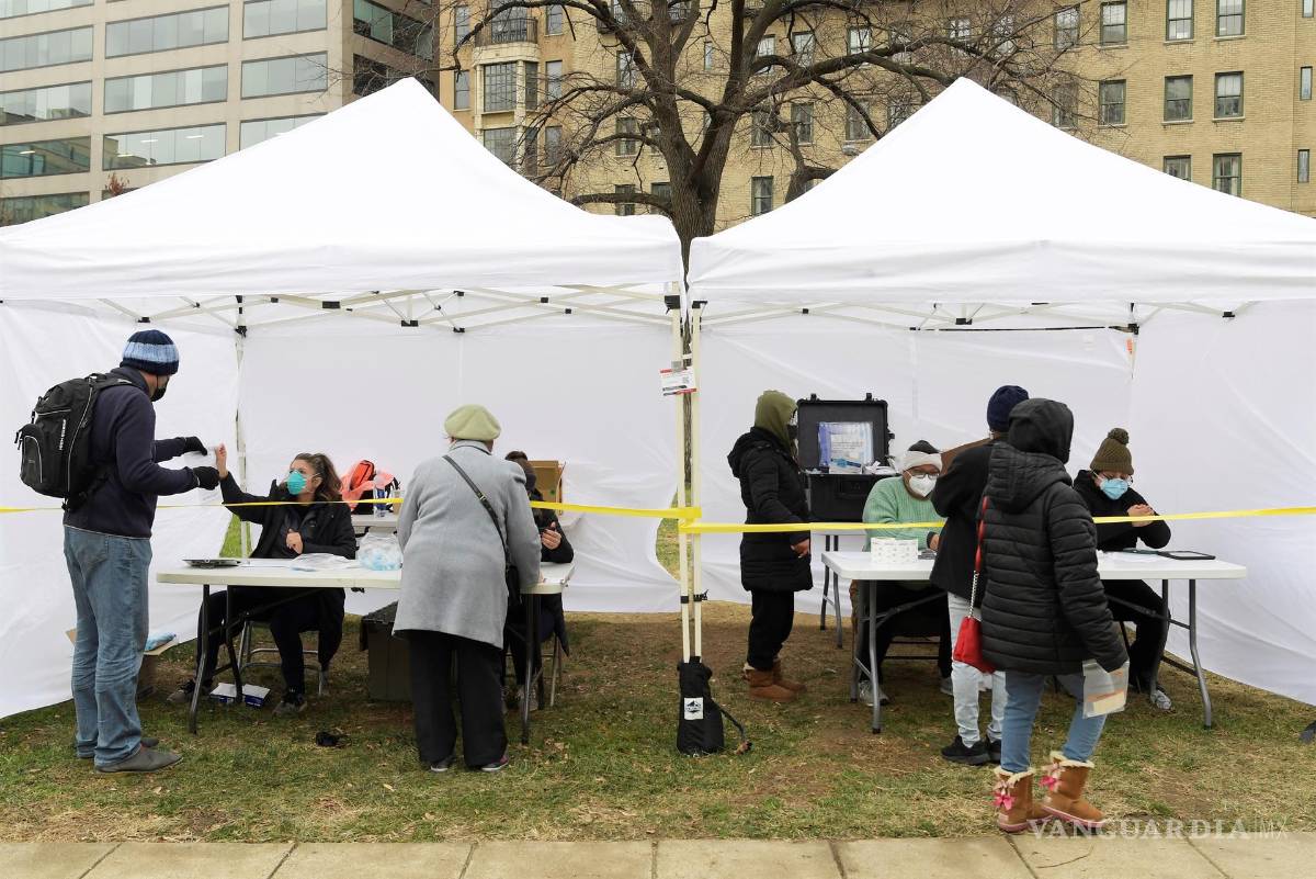 $!Hasta el 15 de diciembre, alrededor de 61% de los casos corresponden a la variante ómicron altamente contagiosa, mientras que 38% eran de la delta.