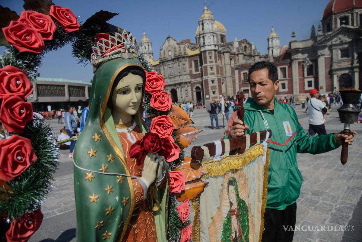 $!Miles de peregrinos de diferentes estados del País continúan llegando a la Basílica de Guadalupe.