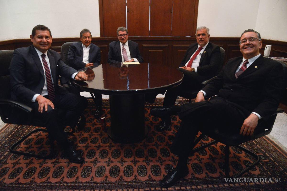 $!Ricardo Monreal, senador y coordinador de Morena, se reunió con los senadores: Alejandro Armenta; Higinio Martínez; José Narro Céspedes y Gabriel García Hernández, aspirantes a la mesa directiva de la Cámara de Senadores para el siguiente período legislativo.