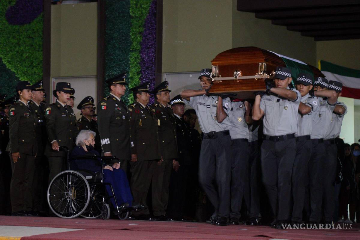 $!Elementos del Ejército y Guardia Nacional despidieron al general José Silvestre Urzúa Padilla