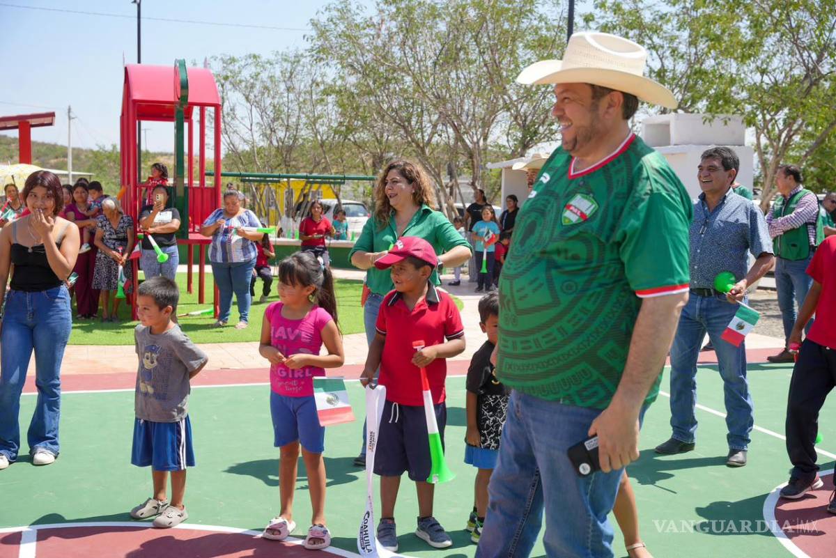 $!La infraestructura incluye una plaza pública con pasto sintético y áreas de convivencia.