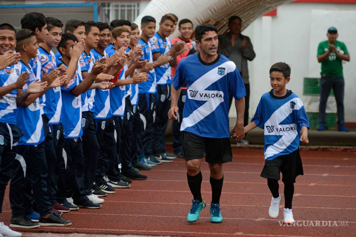 $!Como todo un 'crack', Sinha es la gran figura en su juego de homenaje en Saltillo